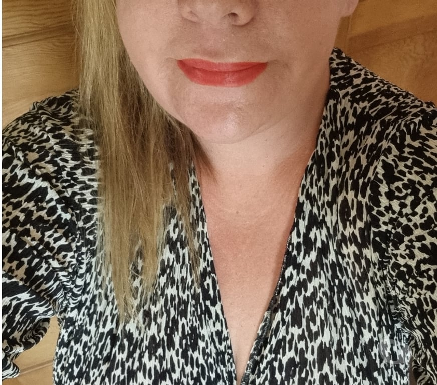 Escorts South West London Kingston upon Thames - Photos for English Amy. Bbw lady. Bra bursting 40HH