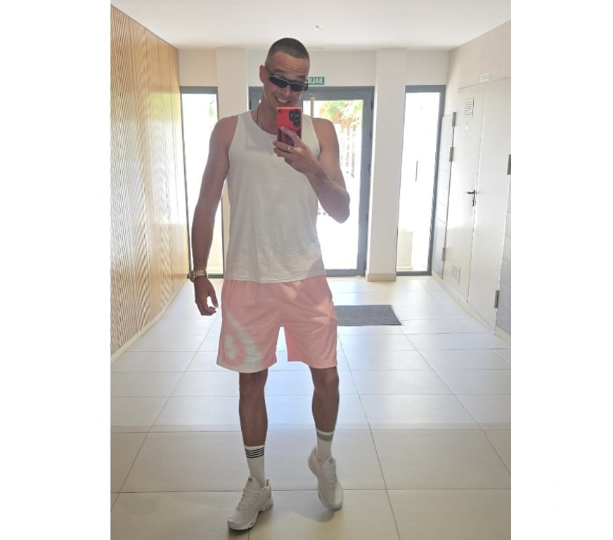 Full body massage West Midlands Birmingham - Photos for Charming Gentleman Escort. Dates, Dinners & Relaxing Compan