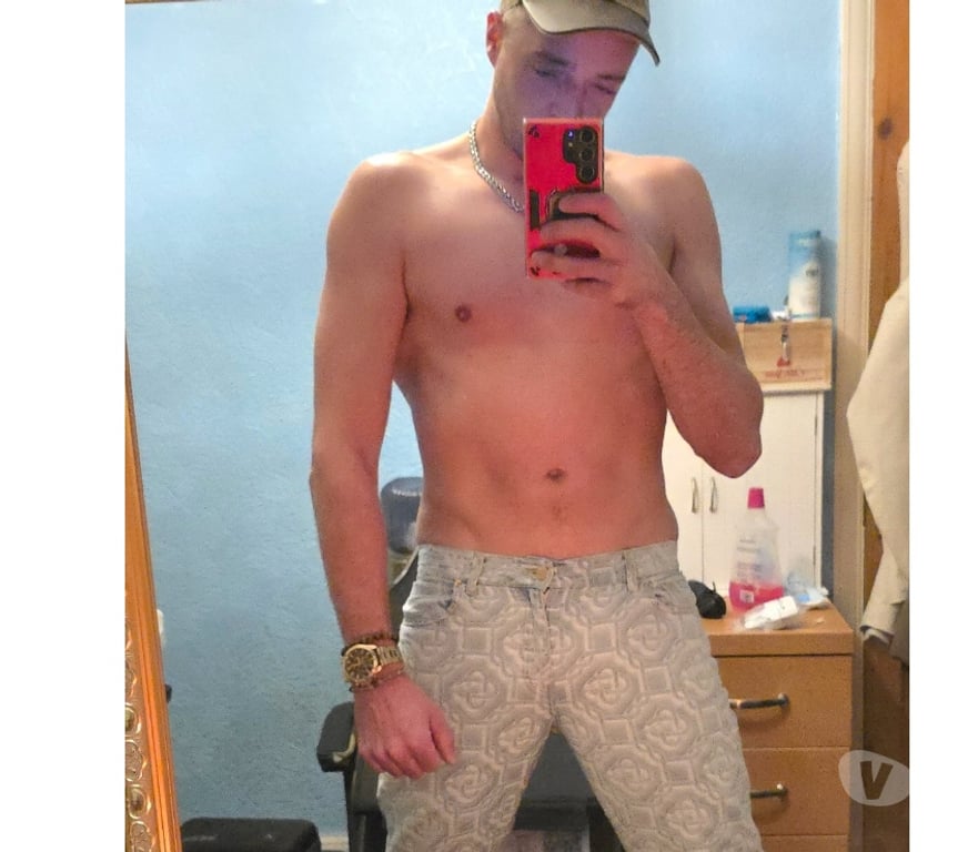 Full body massage West Midlands Birmingham - Photos for Charming Gentleman Escort. Dates, Dinners & Relaxing Compan