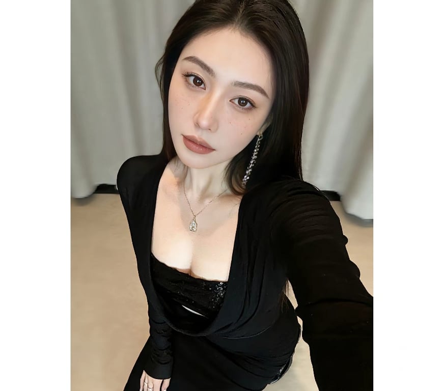 Escorts Merseyside Wirral - Photos for 🌹 Gentle Companion · Warm & Discreet 🌹(CH42)