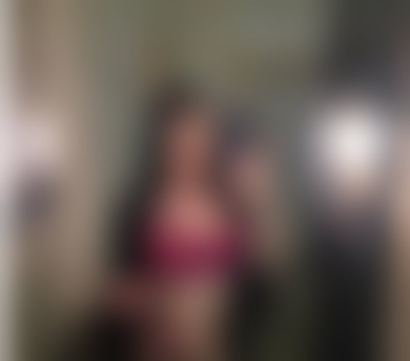 NAUGHTY BRUNETTE-PARTY WOMAN