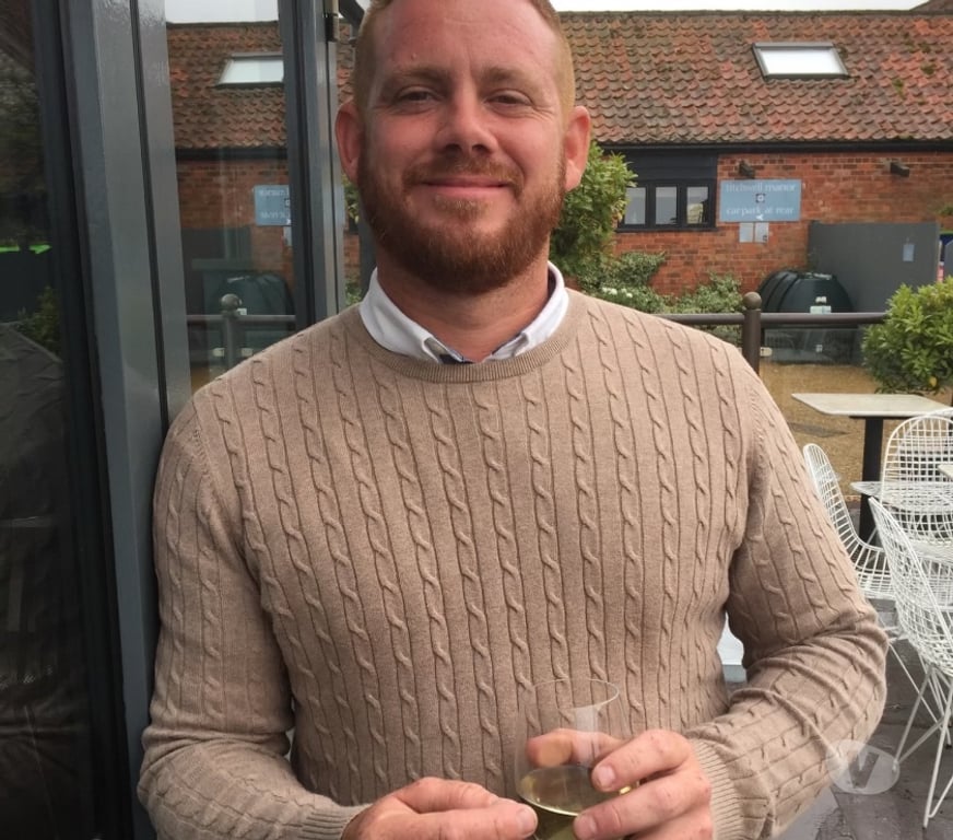 adult personals Essex Epping Forest - Photos for Foot fettish white male straight looking for a woman