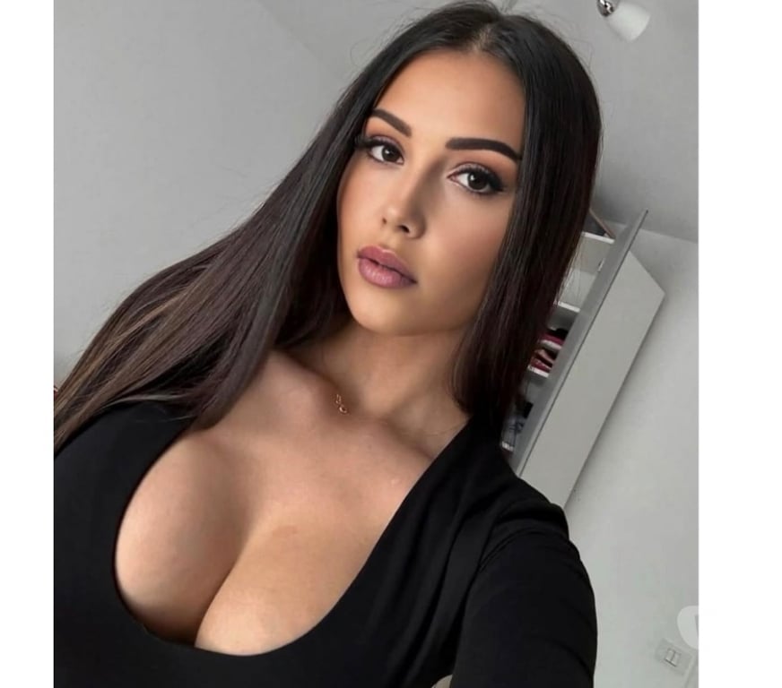 Escorts Essex Brentwood - Photos for Unique girl outcall services ,