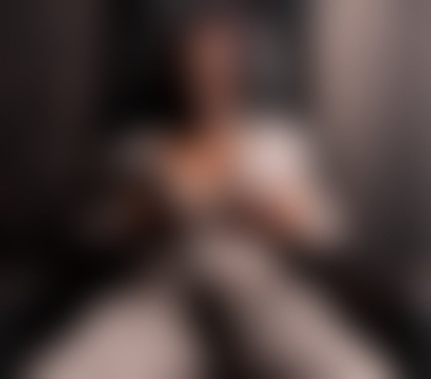 Escorts East London Canary Wharf Station - East London - Photos for NEW CURVY EBONY IN TOWN