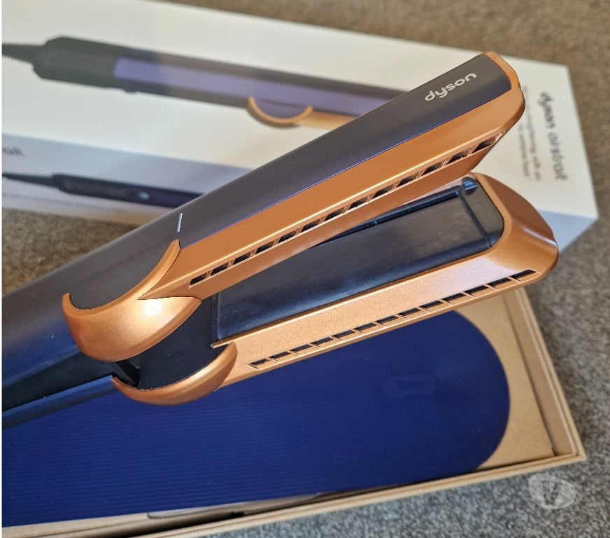 Health & Beauty Products East London Redbridge - Photos for Dyson Airstrait Hair Straightener Brand New
