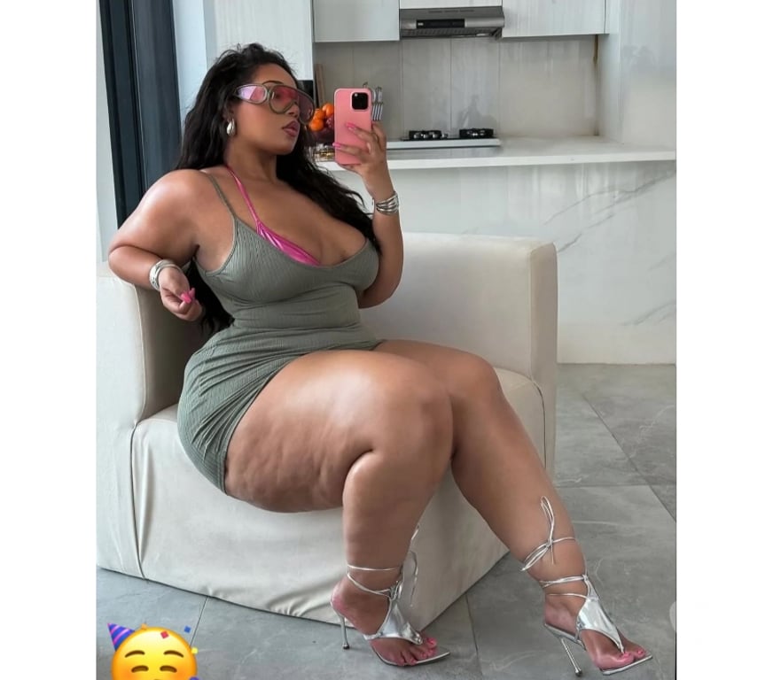 Escorts Surrey Woking - Photos for Julia horny curvy latin🥳🔥party girl come now🔥🥳