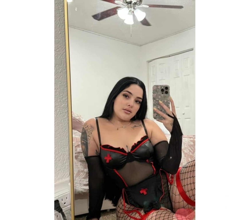 Escorts West Northamptonshire Northampton - West Northamptonshire - Photos for Desy 🔞 BIG NATURAL TITS 🤯 AMAZING