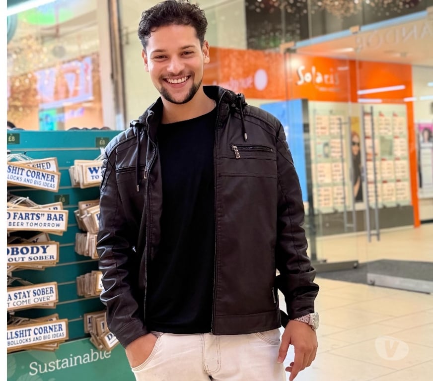  Gay massage Reading Reading Town Centre - Reading - Photos for VICTOR XXL🍆 Eu tenho muito LEITE brasileiro🙊