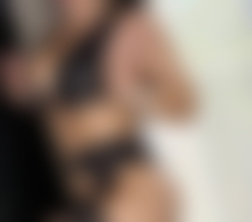 Escorts West Midlands Birmingham - Photos for Available party 🥳 girls 🥳 👧 24 7 💦💦