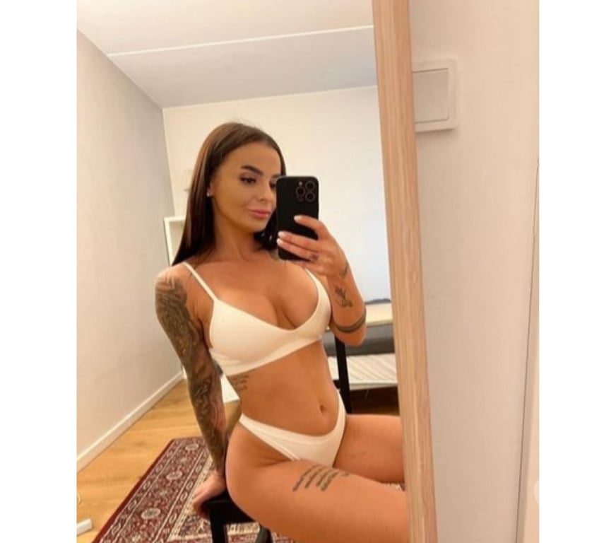 Escorts South East London Woolwich - South East London - Photos for Brenda 🔞 party 🍾🔞 Latina hot 🔥