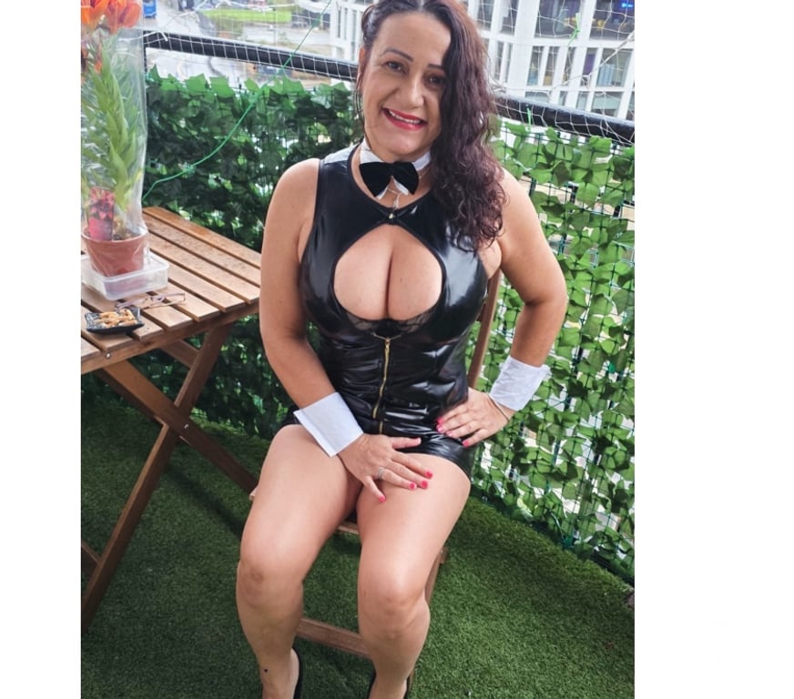 Escorts South East London Bromley - Photos for Angel, a party girl who is mature.🍾🍾🍾