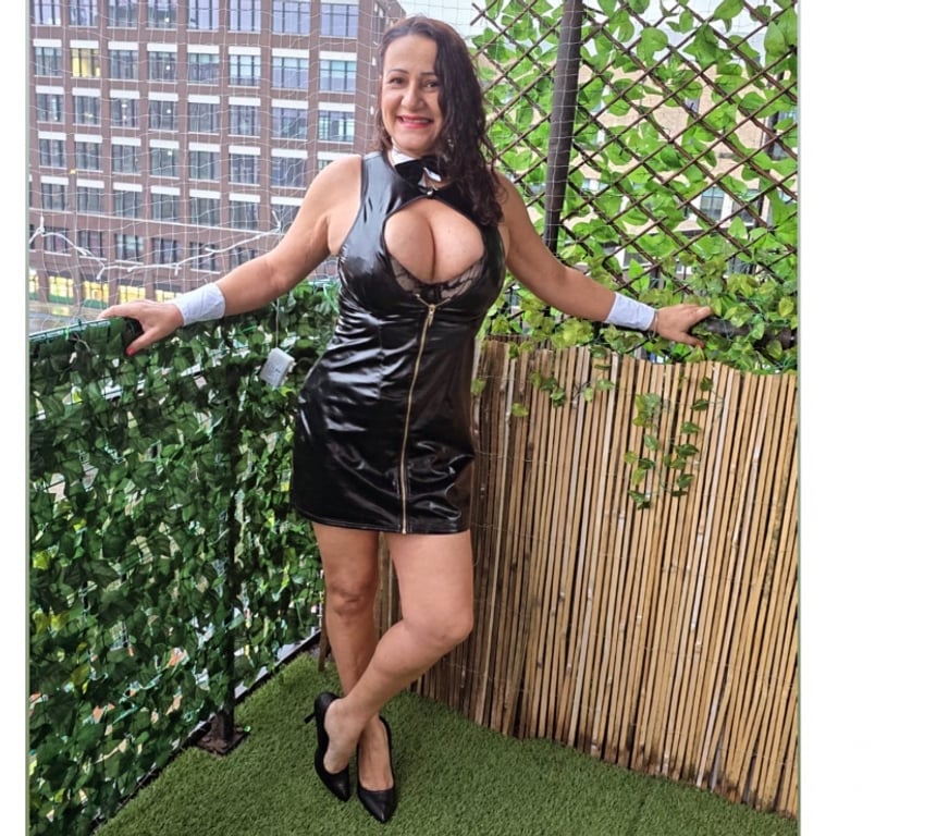 Escorts South East London Bromley - Photos for Angel, a party girl who is mature.🍾🍾🍾