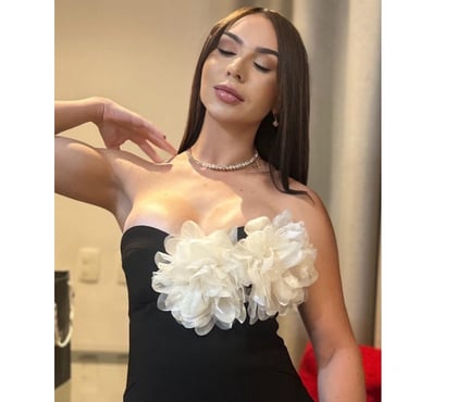 Escorts and Massages Sutton Town Centre Sutton - Photos for SOFIA HOT&PARTY 🥳