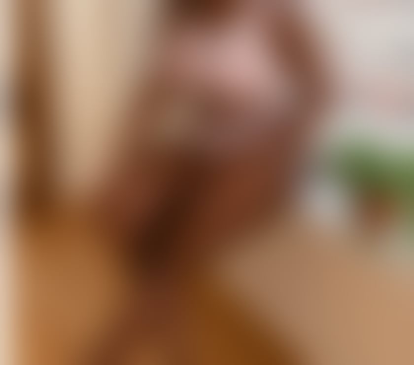  Escorts Romford Havering - Photos for VICKY VICKY CURVY FUN TOP