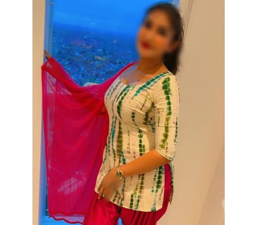 Escorts West Midlands Birmingham - Photos for HARINI🥰 South Indian Tamil girl In Birmingham City Center