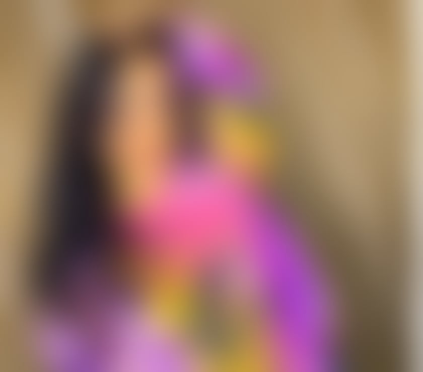 Texting Midget Queen contact me on whatsapp