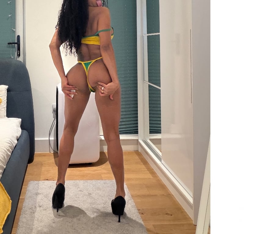 Escorts South East London Croydon - Photos for Glamorous & Caring Party Girl Incall and outcall