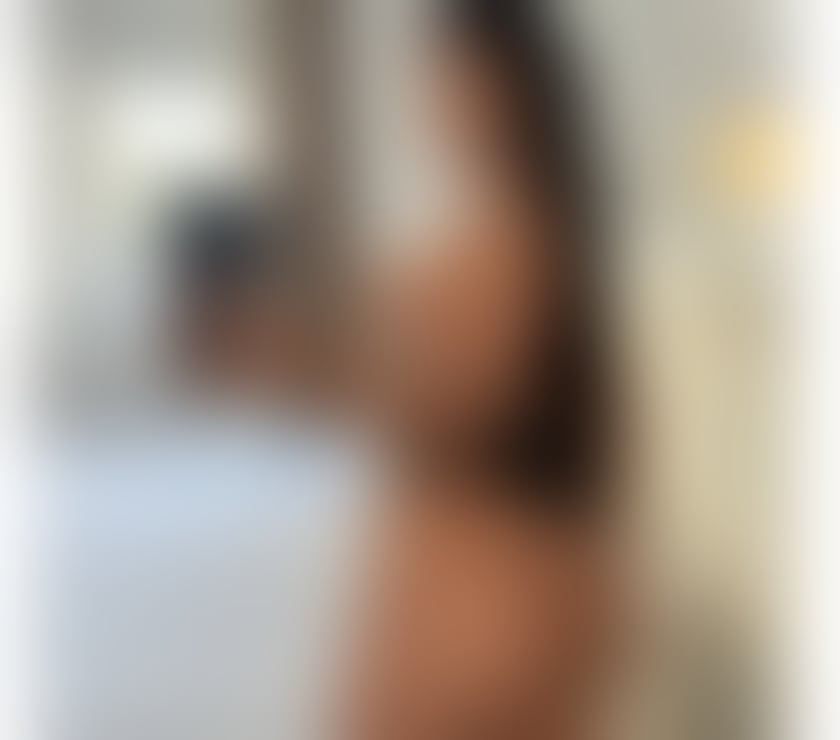 Emma New sexy brunette 😘😘😋