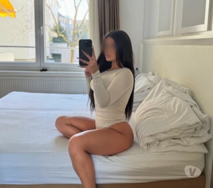 Brunette Escorts Leeds City Centre Leeds - Photos for Emma New sexy brunette 😘😘😋