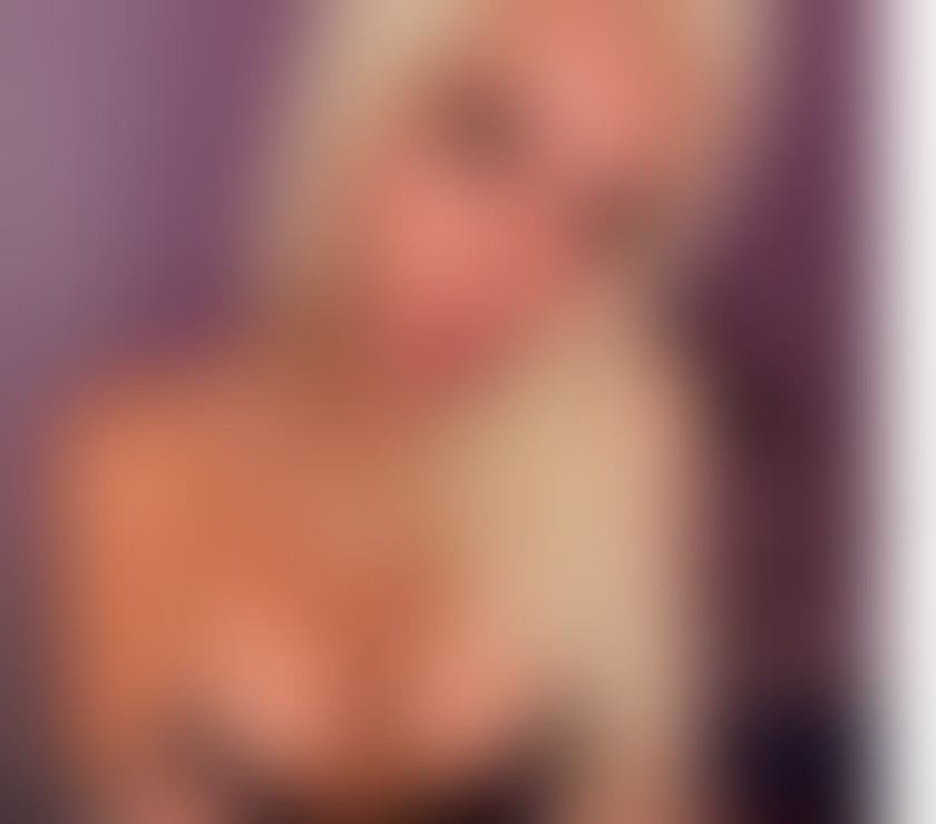 SEXY WELSH BARBIE LOOKING FOR FUN!!