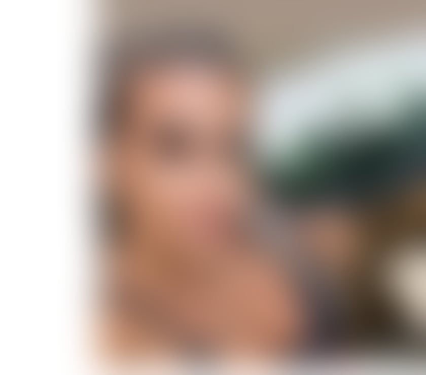 Busty BRUNETTE online now