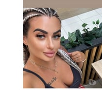 Busty BRUNETTE online now