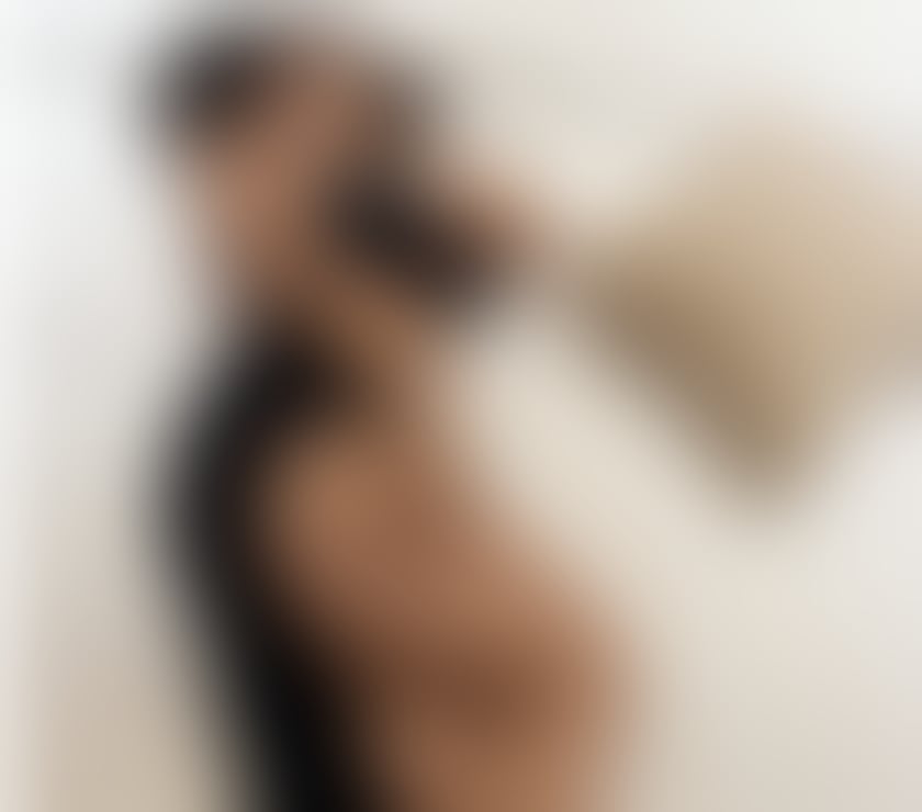 Hottest party 🎉 girl available 💖