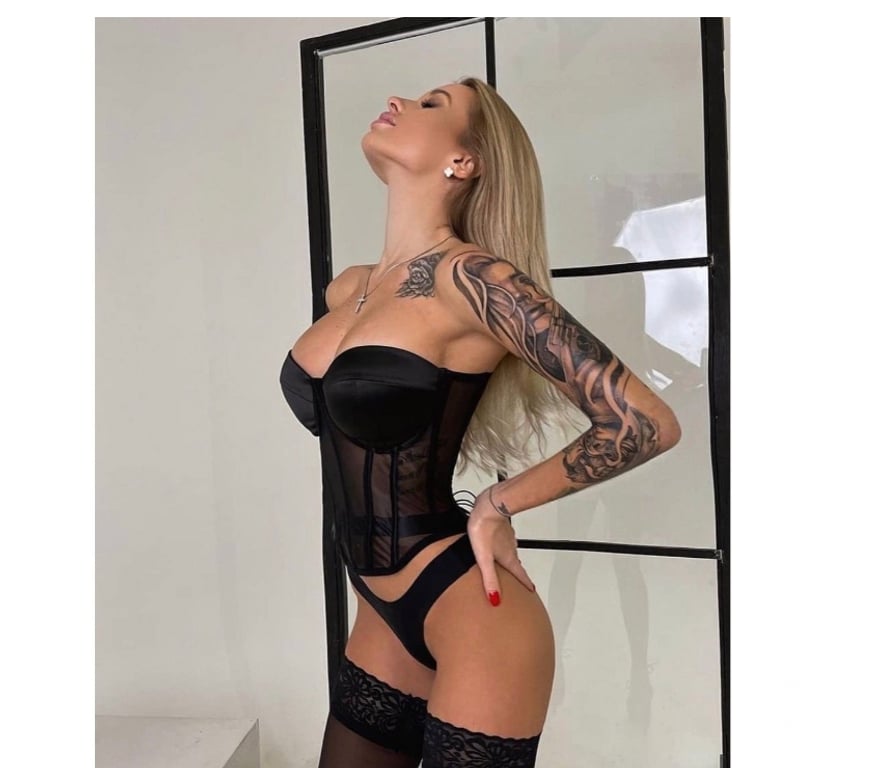 Escorts Surrey Woking - Photos for Hi, I'm Reea, the new blonde in town, call me