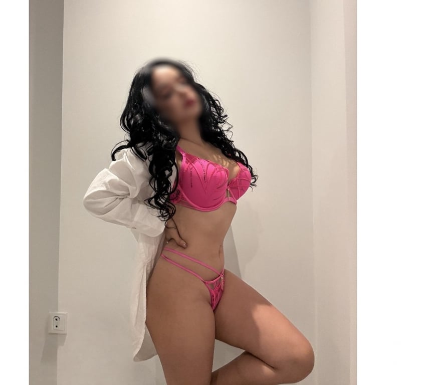Escorts North London Hoxton - North London - Photos for Isabela Petit Girl