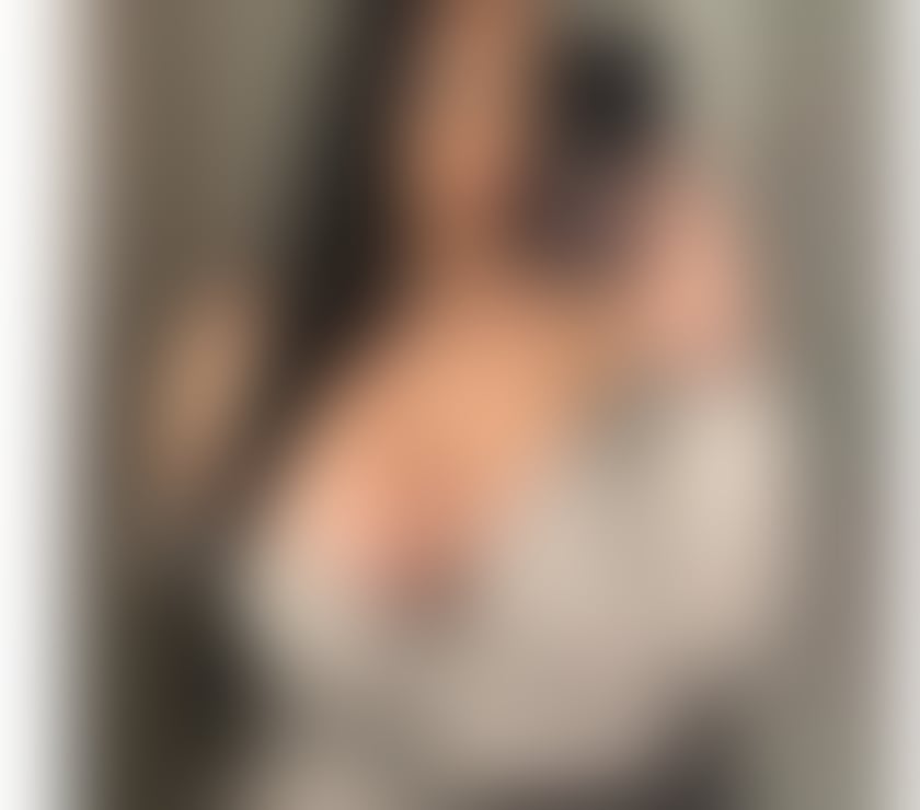 NEW💋IN💋TOWN💋JANETT💋