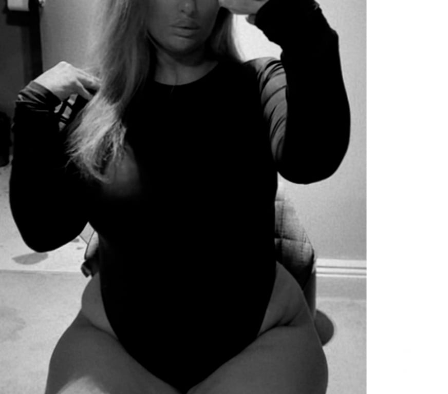 Escorts Merseyside Liverpool - Photos for ENGLISH natural BIG TITS AND ARSE