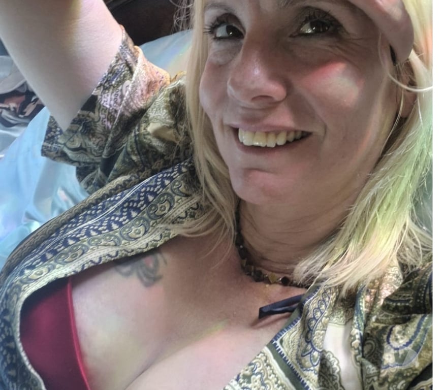 Escorts Peterborough Peterborough City Centre - Peterborough - Photos for Raven 45 years hands on reiki master energy healer 🙌