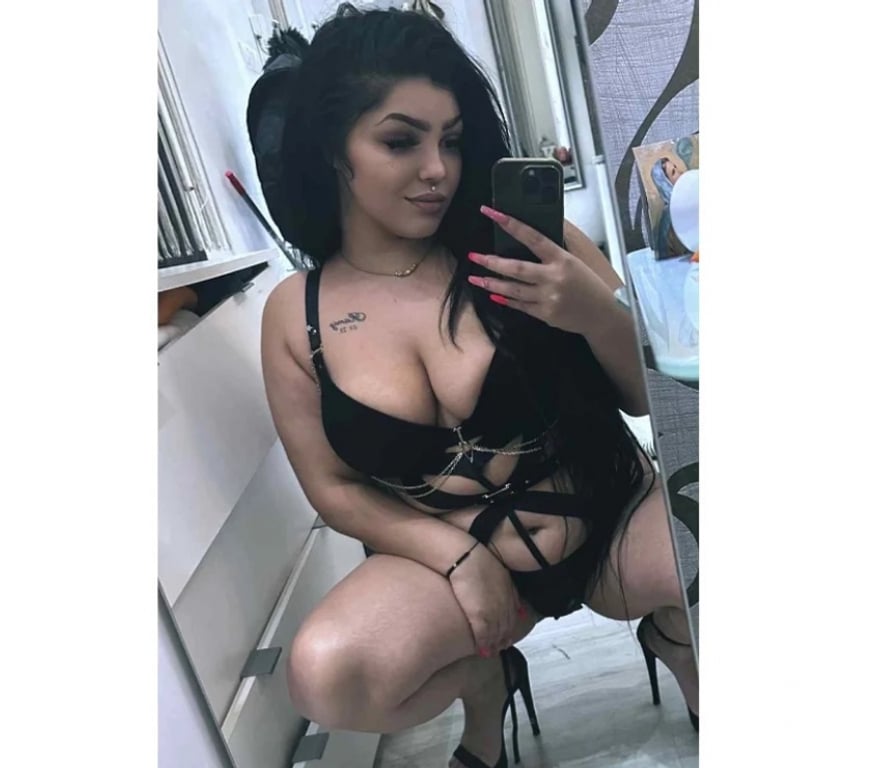 Escorts West Yorkshire Kirklees - Photos for Lara New 🆕 in center ✅ best brunette