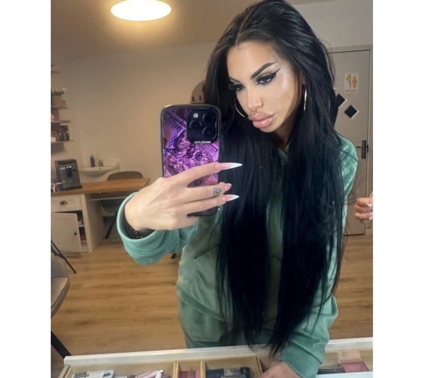 Escorts Cornwall Truro - Cornwall - Photos for Meet Laura: Discreet & Charming