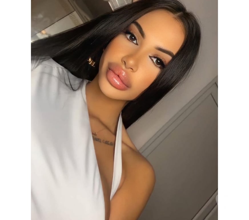 Escorts Cumberland Carlisle - Cumberland - Photos for Meet Laura: Discreet & Charming