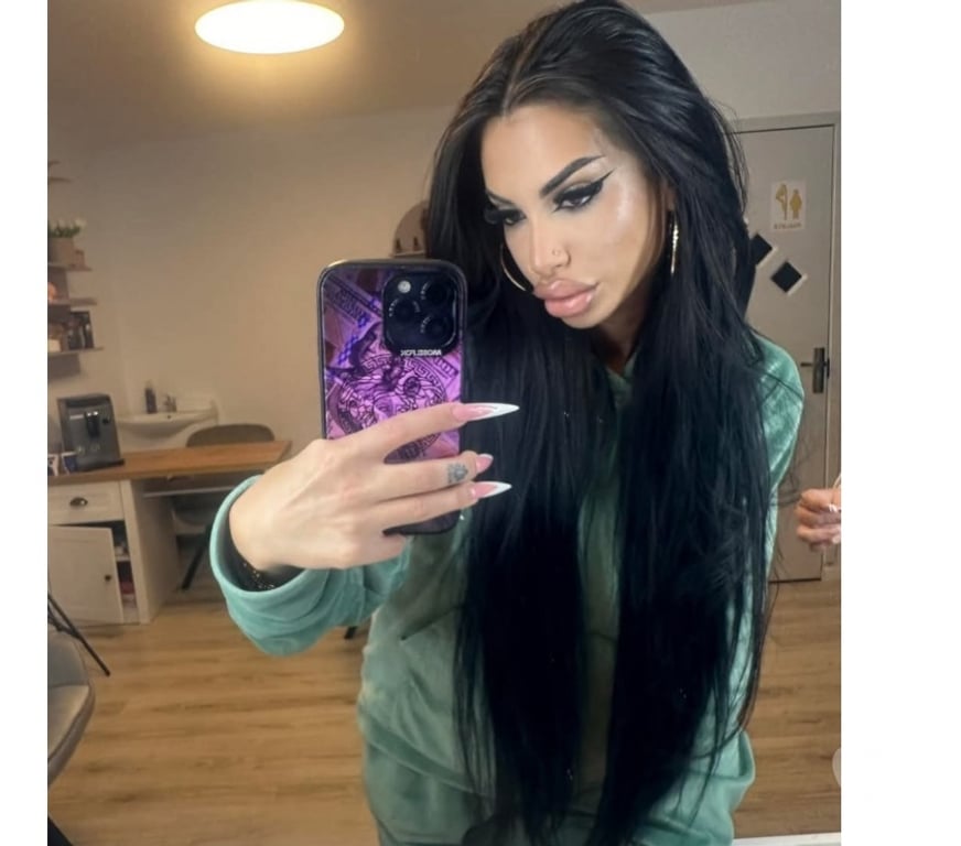 Escorts Cumberland Carlisle - Cumberland - Photos for Meet Laura: Discreet & Charming