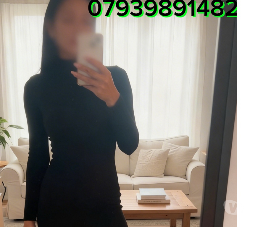 Escorts South West London Imperial Wharf Station - South West London - Photos for Laura Petite🫦 Love❤️, parties🥂 and adventures.🤩