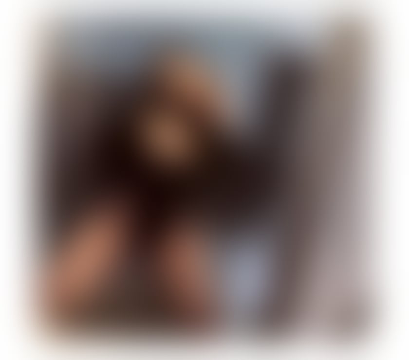 Laura New Brazilian 100% real photos .Outcall London