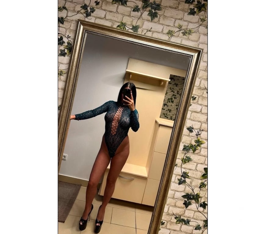 Escorts West Yorkshire Bradford - Photos for Emma Best Service In Town😍