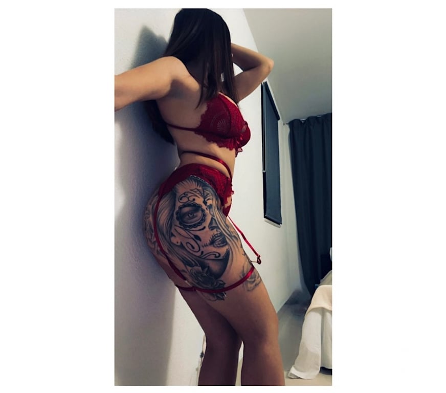 Escorts West Yorkshire Leeds - Photos for Erika top top top in and out call