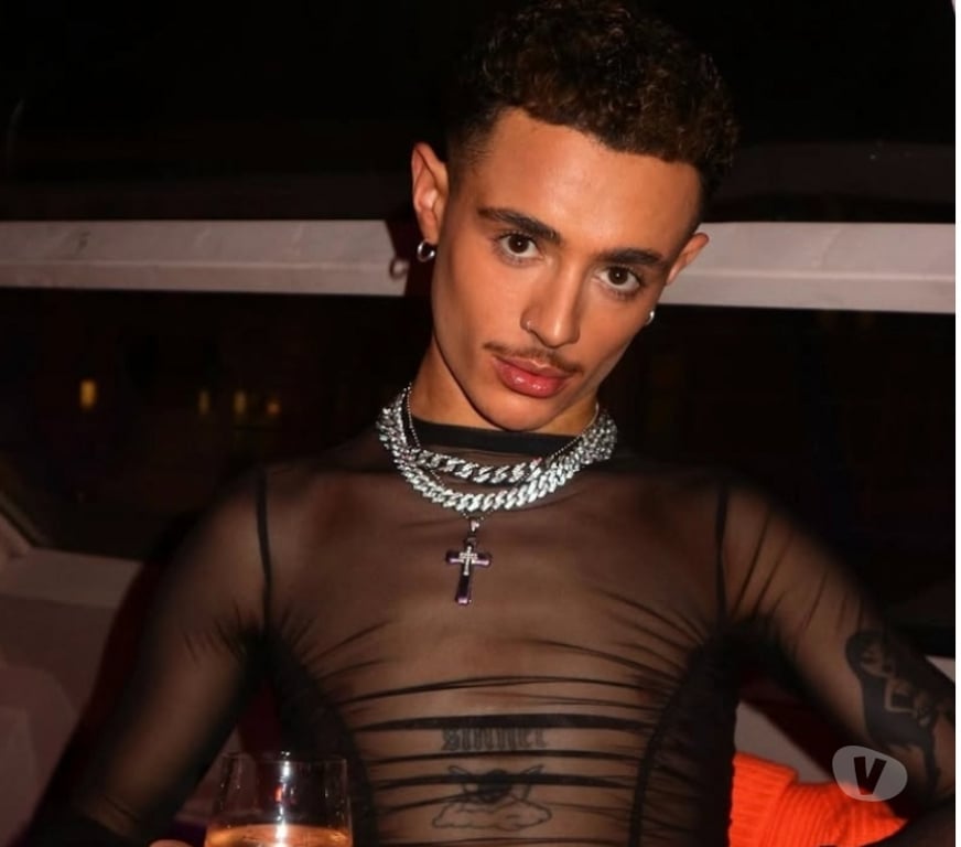  Gay massage East London Canary Wharf - East London - Photos for Hung Vers Mixed Twink