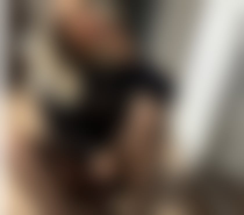 Escort Gants Hill East London - Photos for More details on WhatsApp Deea