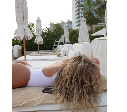 Escorts New Haw Runnymede - Photos for Tantric massage , Dip tissue with Laura