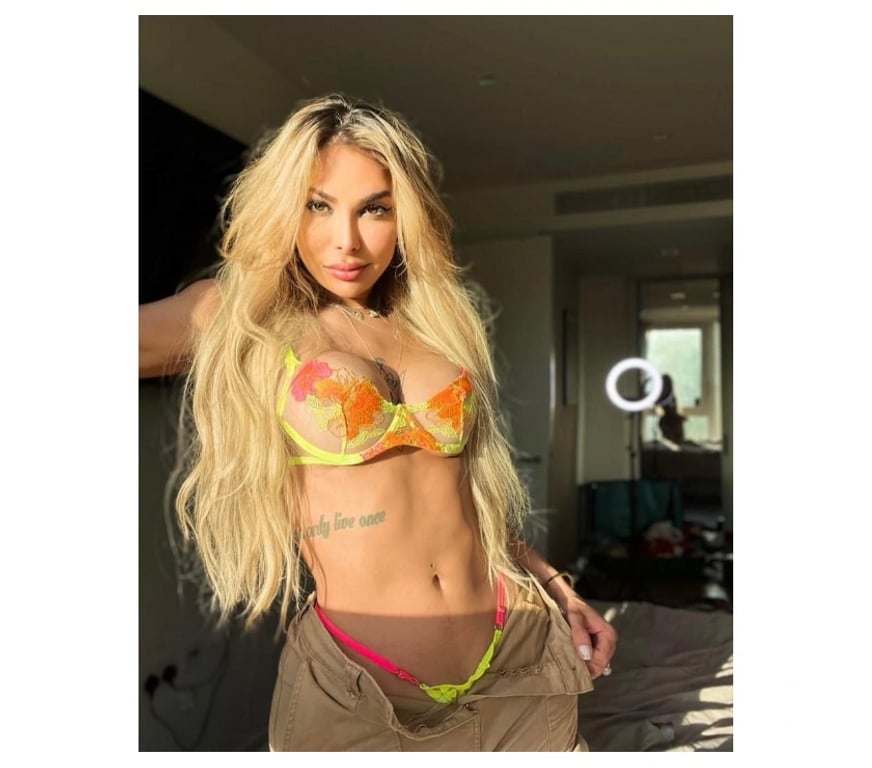 Trans Escorts Windsor and Maidenhead Ascot - Windsor and Maidenhead - Photos for Sophisticated Blonde Companion | Available on WhatsApp Only