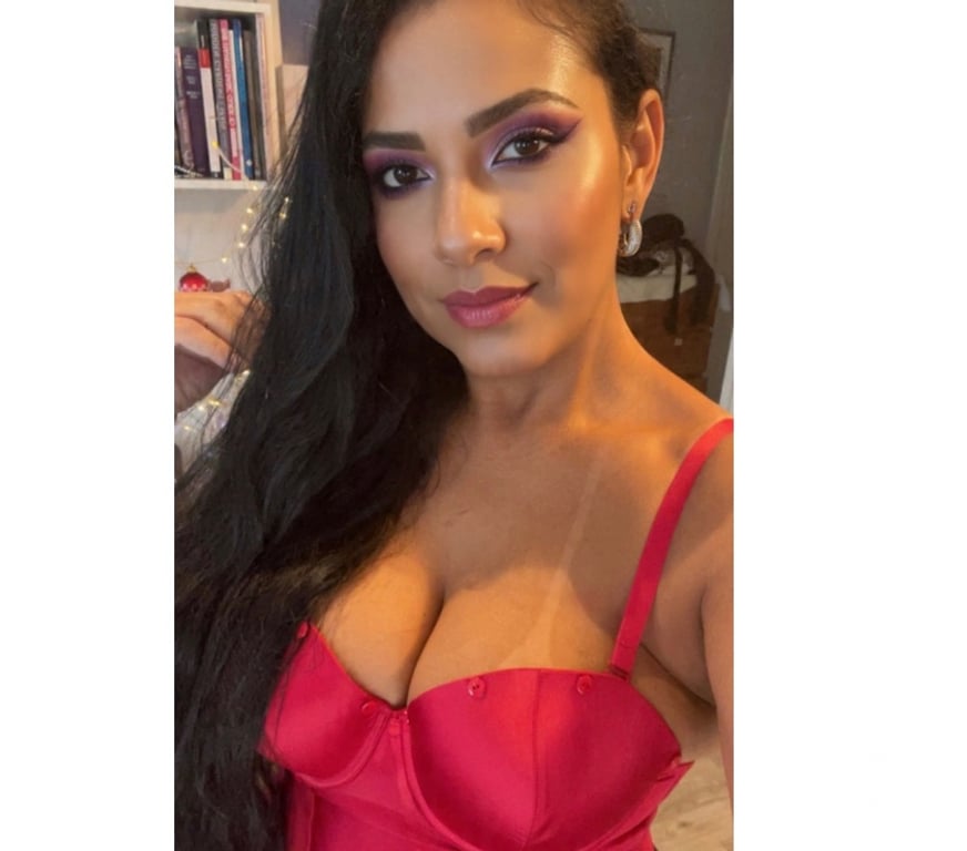 Escorts South East London Woolwich - South East London - Photos for BRUNAXX Big butt Big natural breasts Tanned body👙🍑🫦