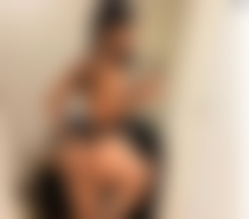 Bella Brazilian party girl 🇧🇷 🫦👅🔥