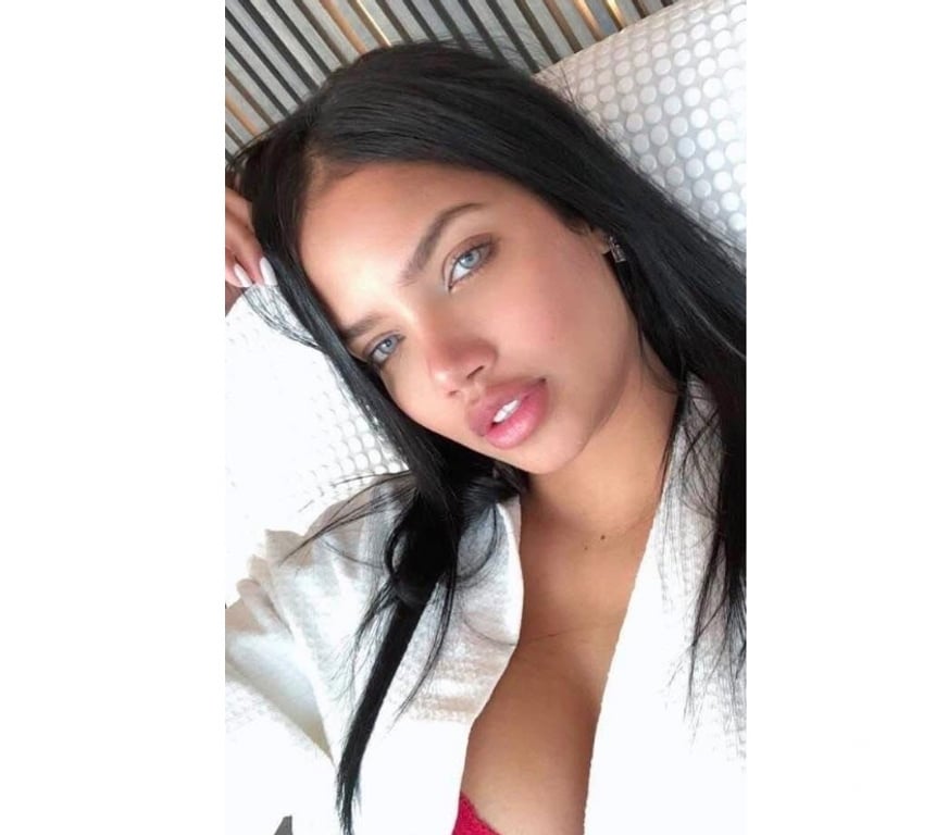 Escorts North West London Baker Street - North West London - Photos for Angelica | Soft energy, unexpected chemistry. 🖤🌸⚡