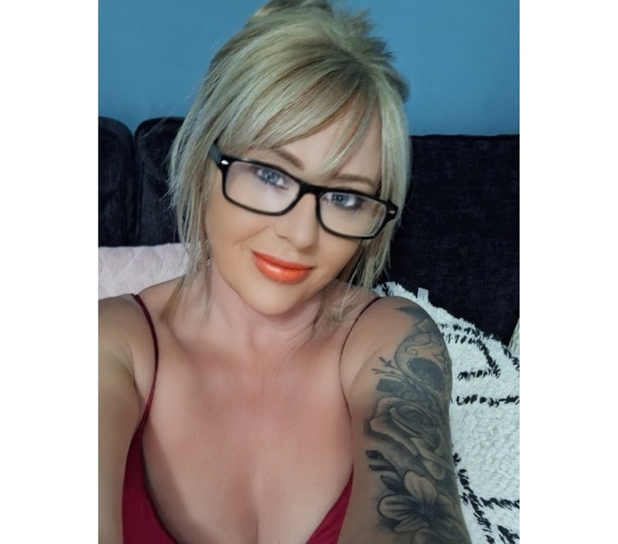 Adult Entertainment Central London London Bridge Station - Central London - Photos for PETITE CURVY MILF. BIG E CUP 🍒 🔥