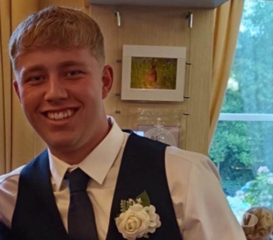 Escorts West Yorkshire Leeds - Photos for Young lad ready to make your fantasies come true