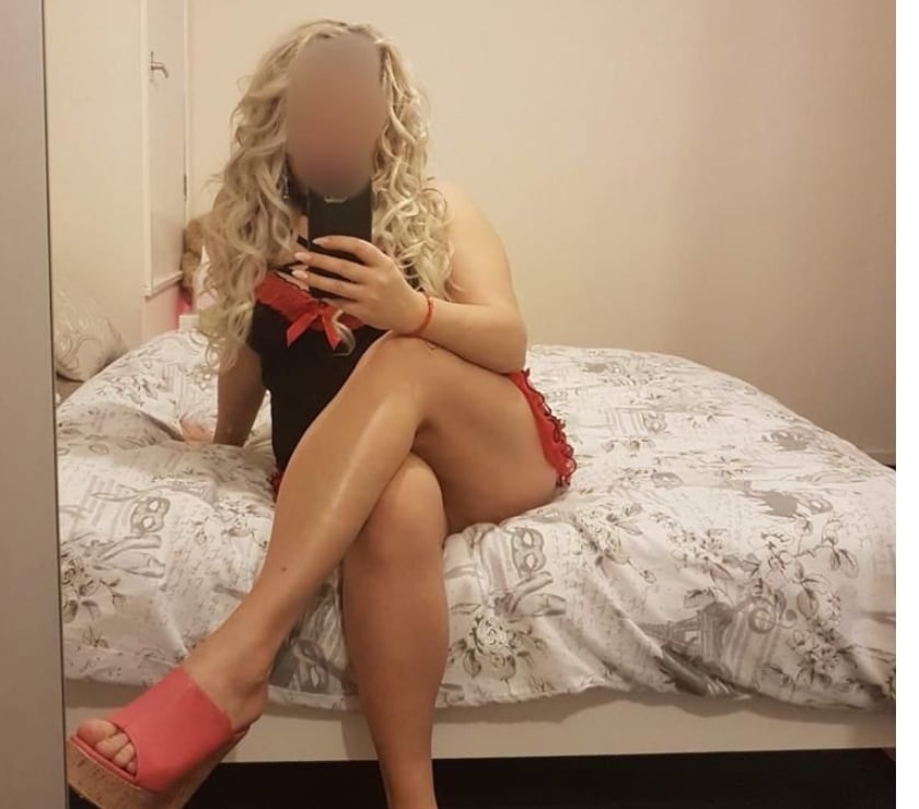 Blonde Gabriella curvy bombshell best party choice 🥳